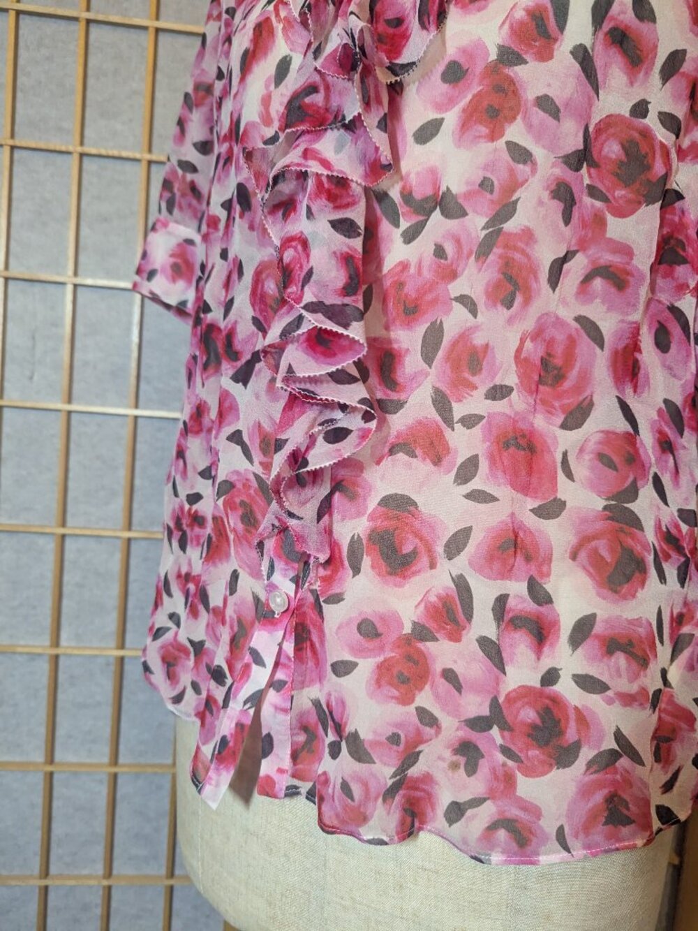 Kate Spade Rose Blouse 100% Silk Ruffle Short Sleeve Button Blouse Shirt Size 4 - Picture 8 of 8